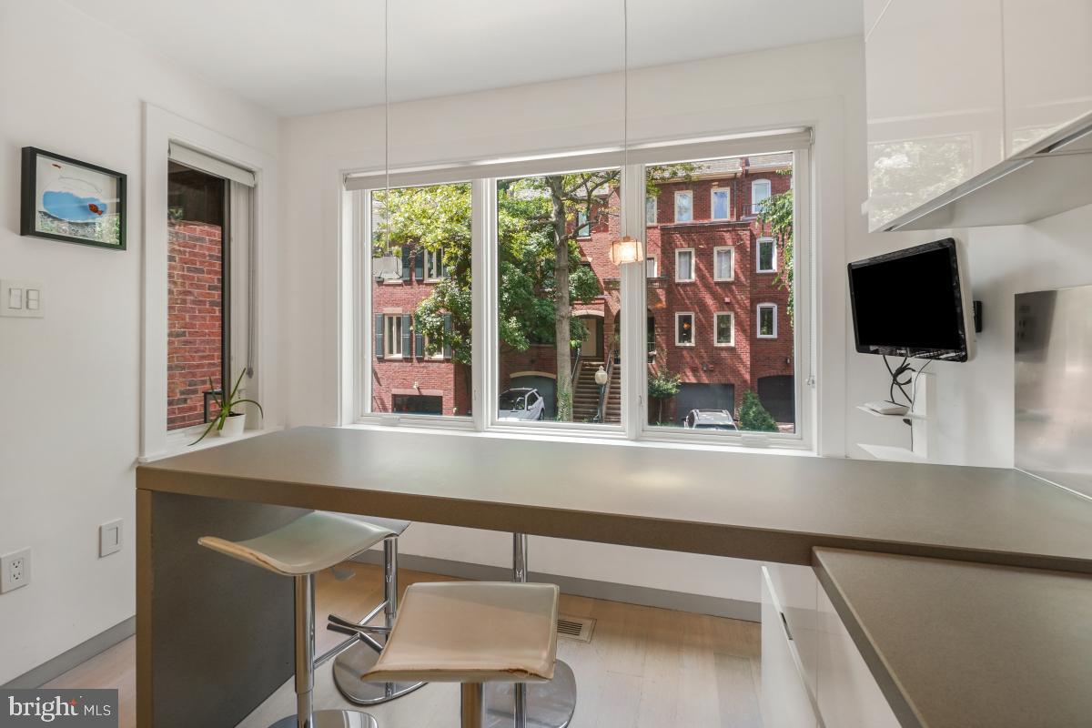 3927 Georgetown Court Northwest Washington, DC 20007 - Photo 10 of 36