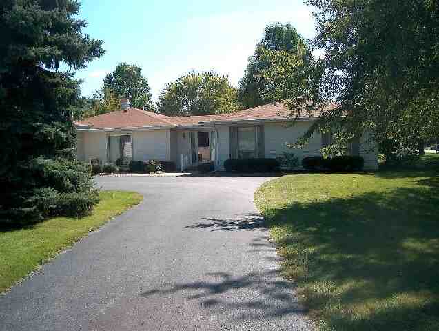 108 Pecan Street Canton, IL 61520 - Photo 1 of 5 Gallery Image 1