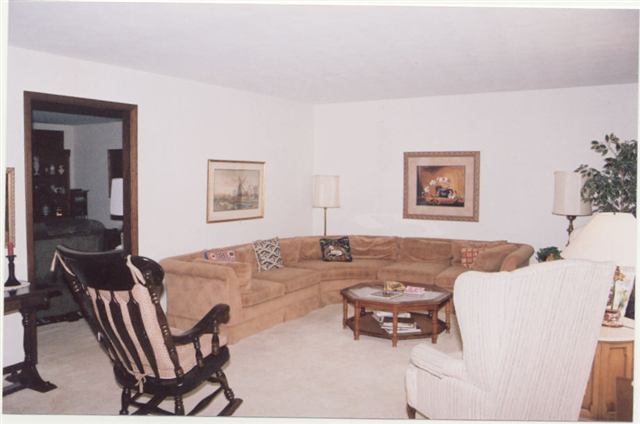 108 Pecan Street Canton, IL 61520 - Photo 3 of 5 Gallery Image 3