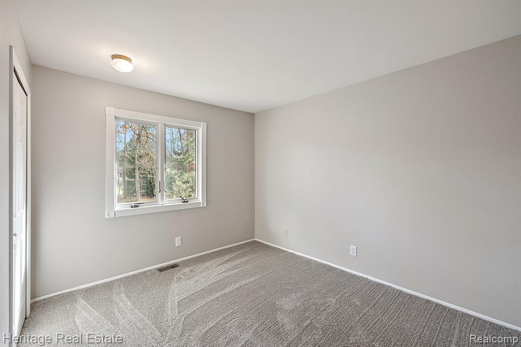575 Coats Road Lake Orion, MI 48362 - Photo 38 of 54