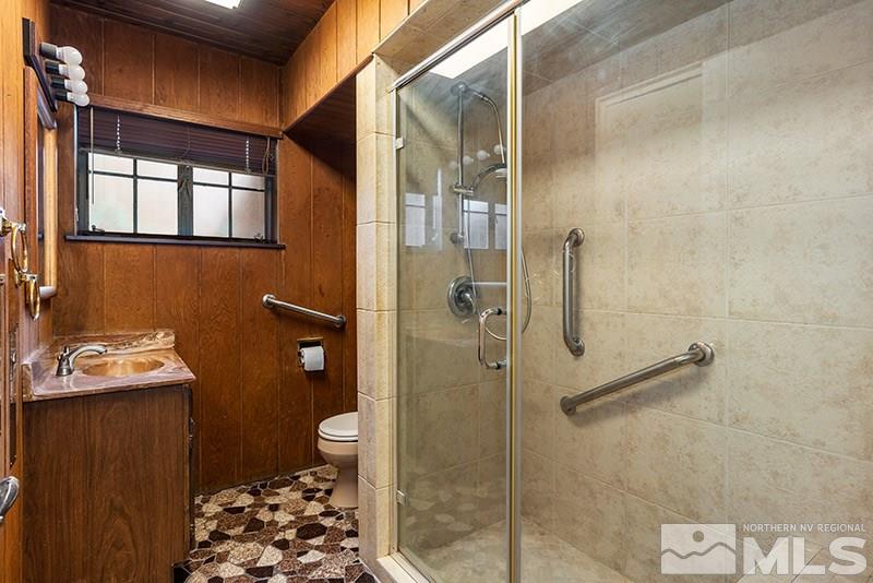 844 Whitaker Drive Reno, NV 89503 - Photo 23 of 34 a bathroom with a sink and toilet