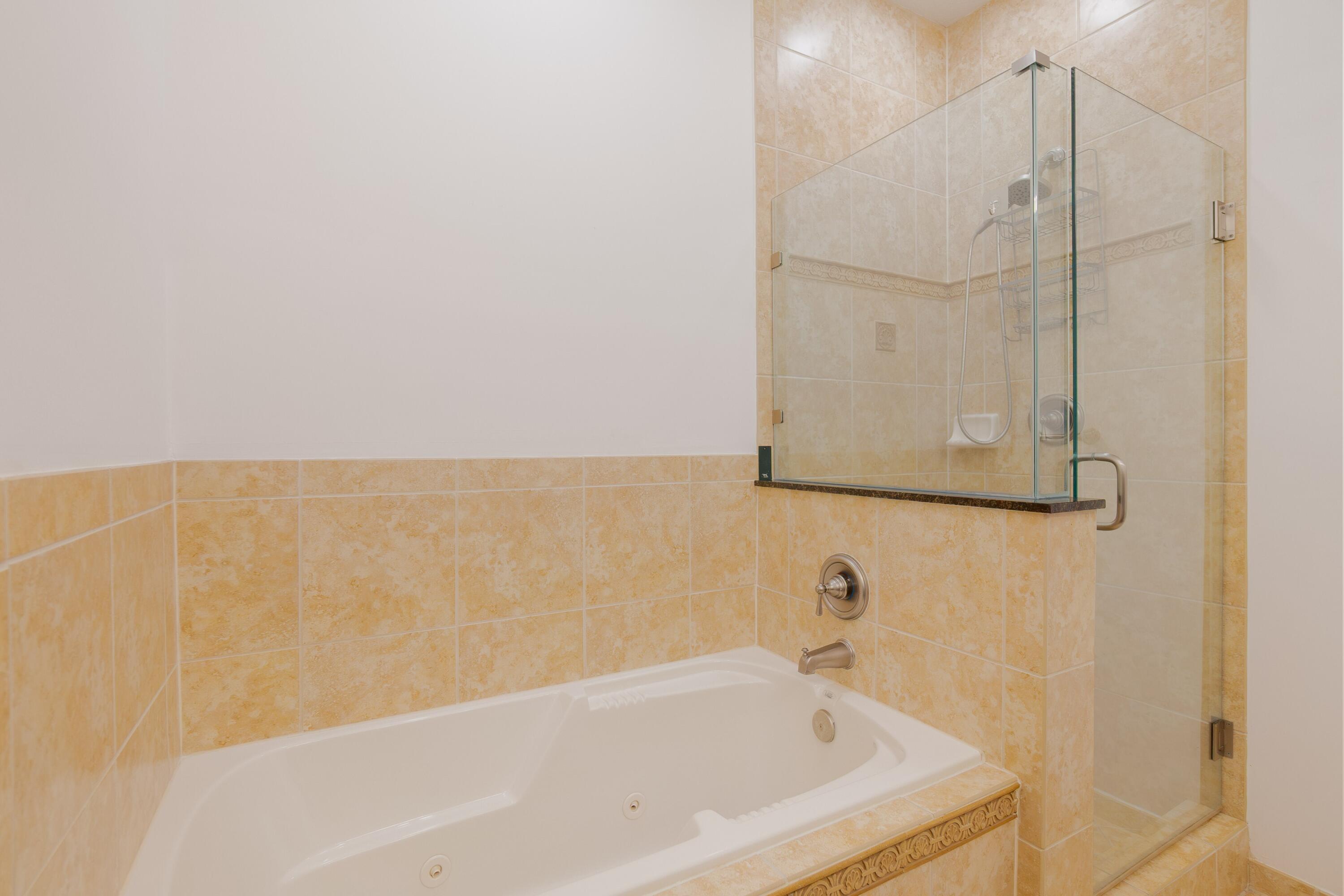 8257 Northwest 8th Way Boca Raton, FL 33487 - Photo 21 of 47 019_Jetted Tub and Shower