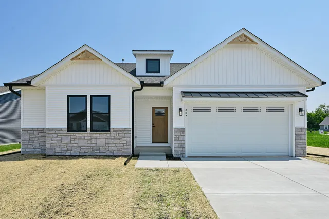 $439,900 | 213 Cedar Avenue, Delavan, WI 53115