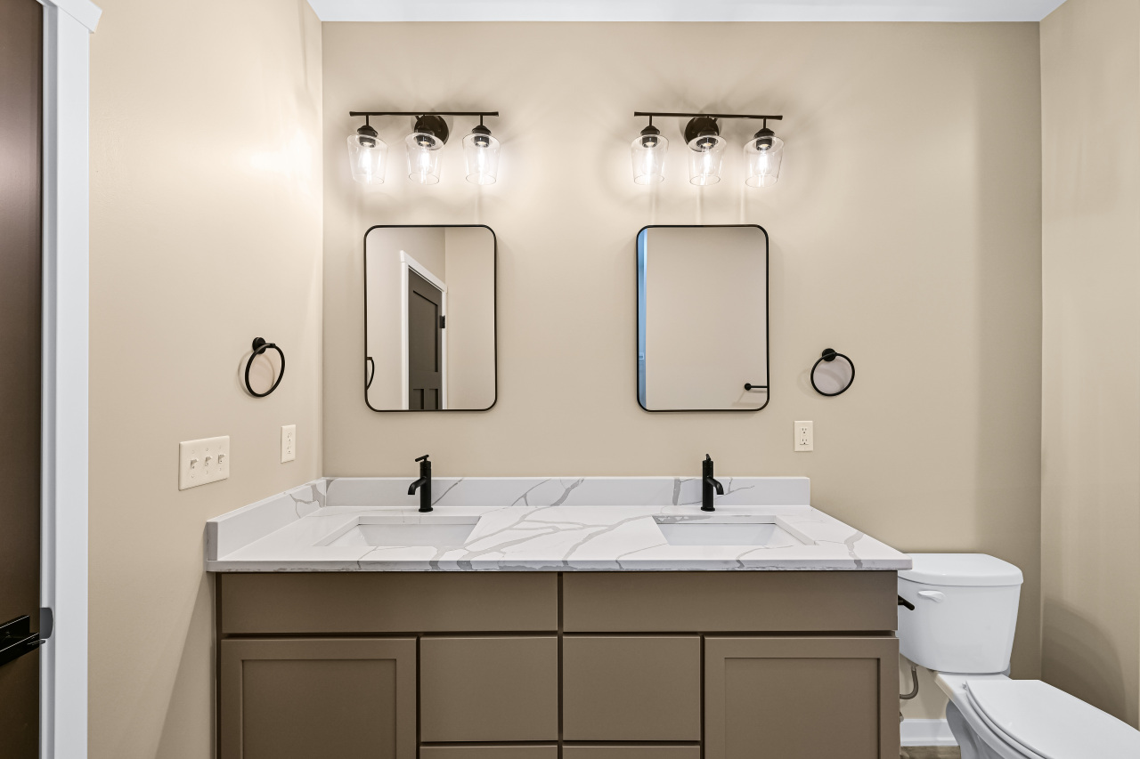 213 Cedar Avenue Delavan, WI 53115 - Photo 16 of 30 Double Vanity