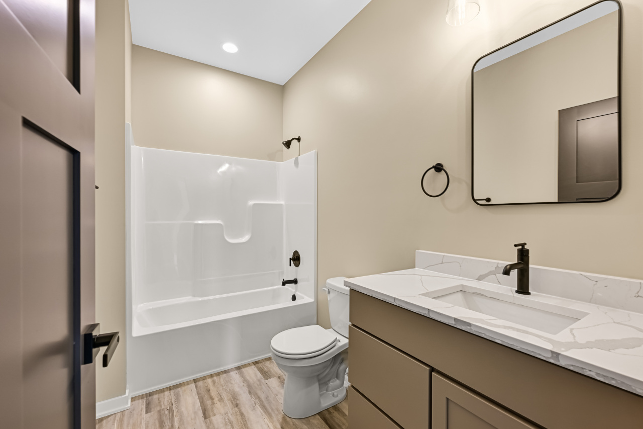 213 Cedar Avenue Delavan, WI 53115 - Photo 22 of 30 Full Bath