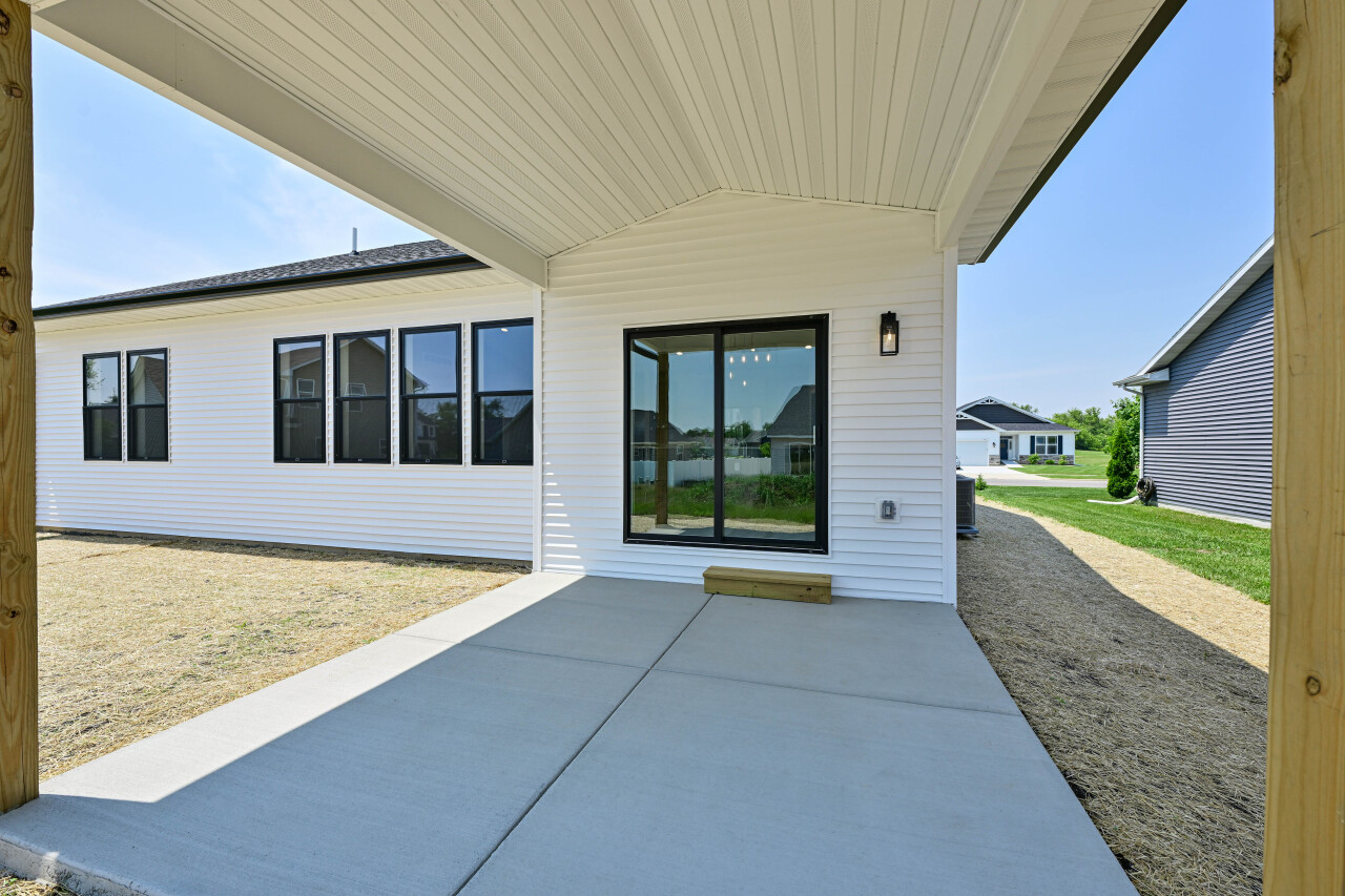 213 Cedar Avenue Delavan, WI 53115 - Photo 26 of 30 Covered Patio