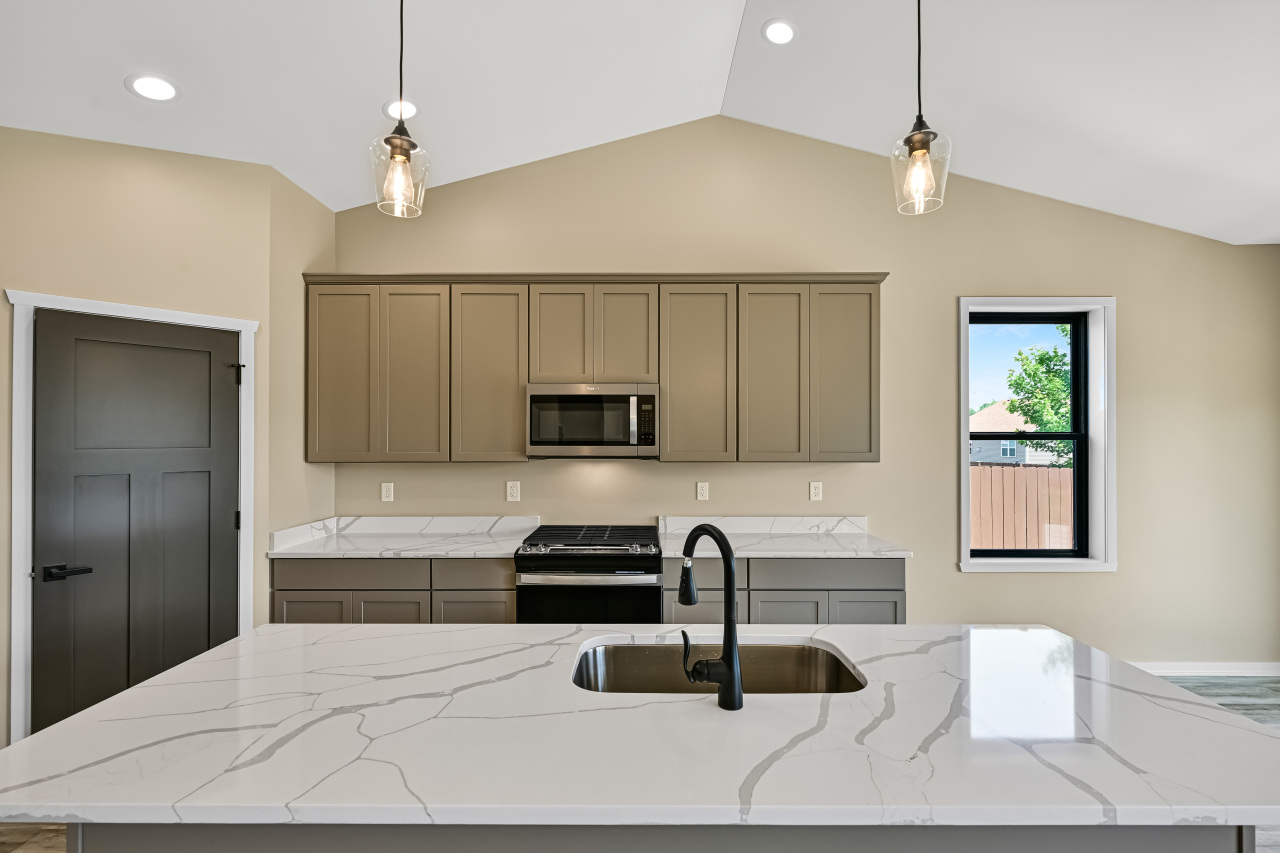 213 Cedar Avenue Delavan, WI 53115 - Photo 9 of 30 Kitchen