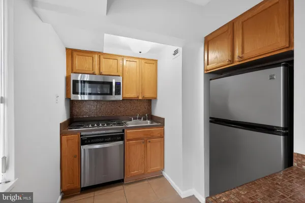 $1,800 | 3701 Connecticut Avenue Northwest, Unit 337, Washington, DC 20008