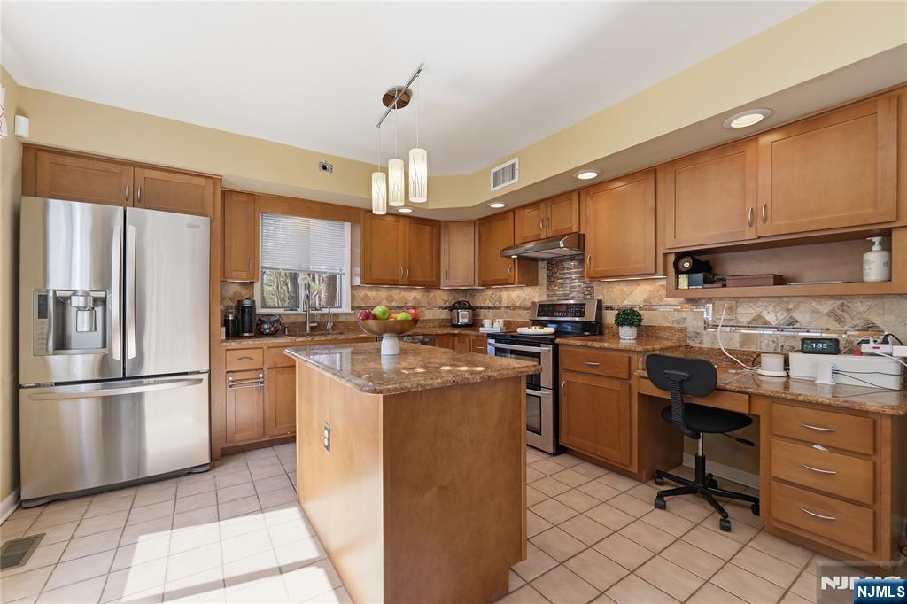 947 Franklin Lake Road Franklin Lakes, NJ 07417 - Photo 19 of 36