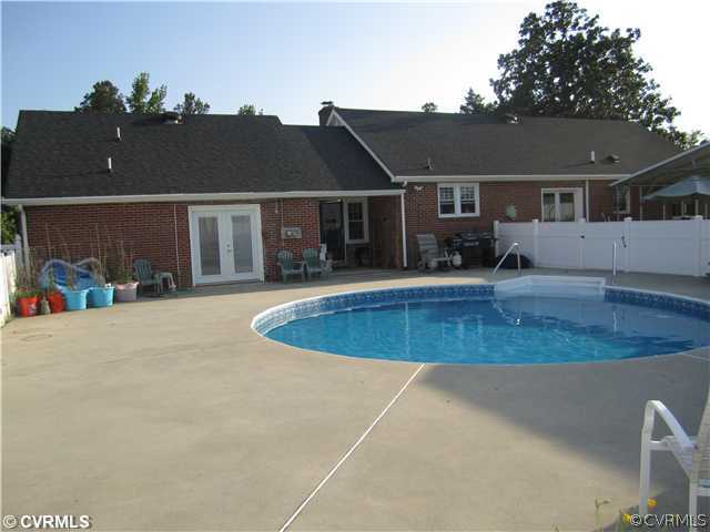 7500 Hickory Road Petersburg, VA 23803 - Photo 3 of 12 Exterior Front - rear with pool