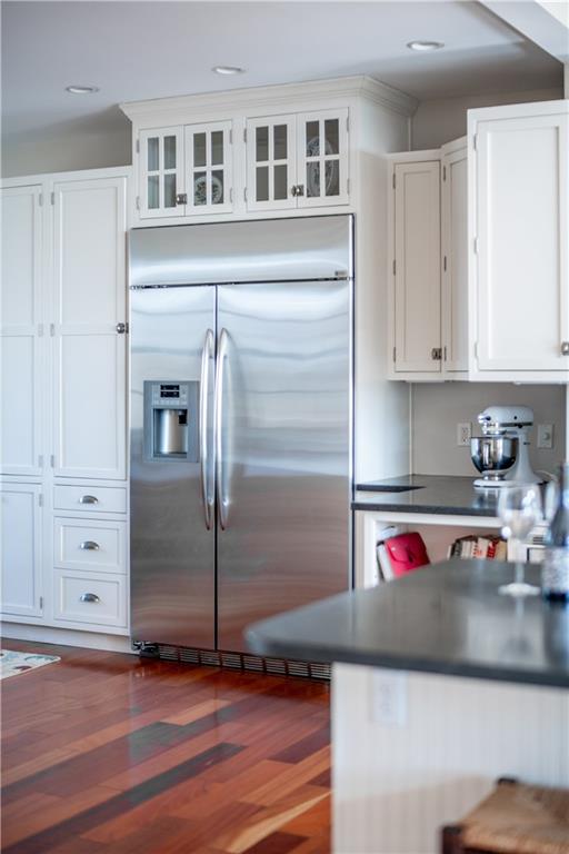 401 Redgate Road Sewickley, PA 15143 - Photo 25 of 50 a kitchen with granite countertop a refrigerator and a stove