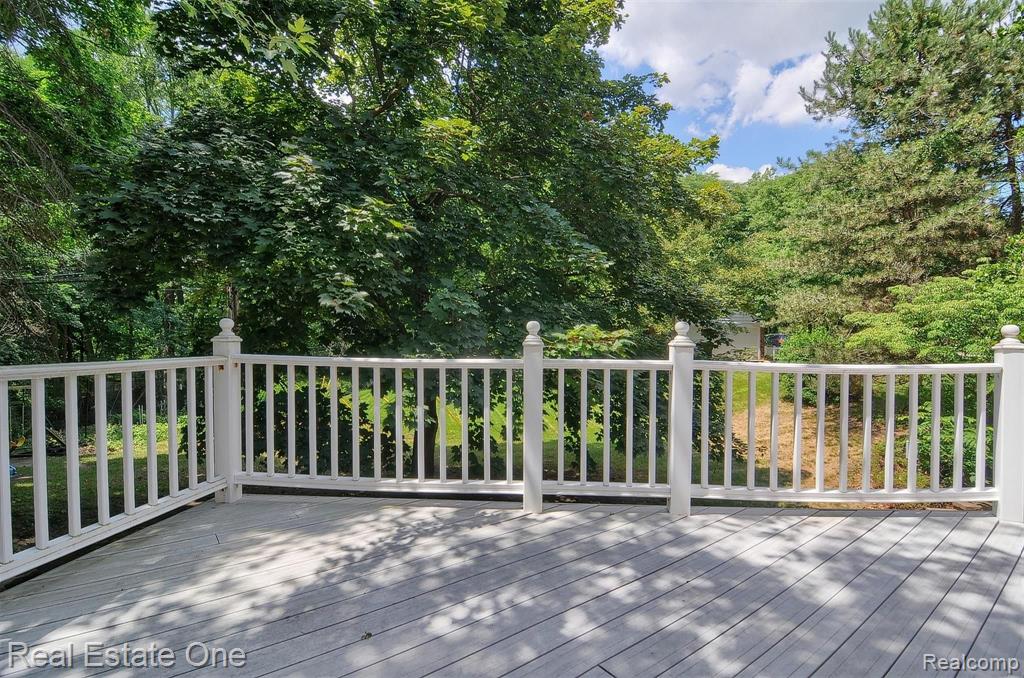 483 Willow Tree Lane Rochester Hills, MI 48306 - Photo 8 of 47
