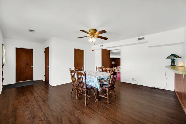 $255,999 | 511 West Arquilla Drive, Glenwood, IL 60425