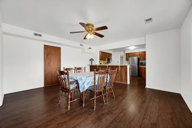 $255,999 | 511 West Arquilla Drive, Glenwood, IL 60425