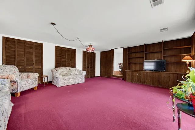 $255,999 | 511 West Arquilla Drive, Glenwood, IL 60425