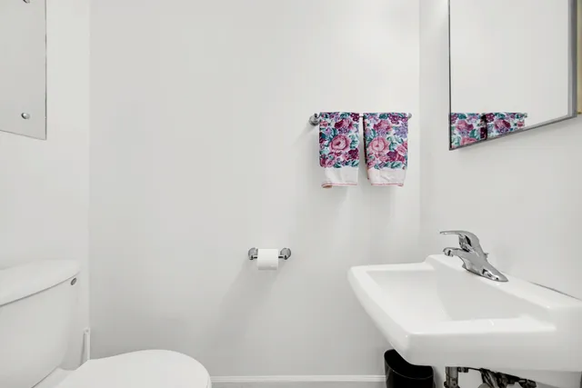 $255,999 | 511 West Arquilla Drive, Glenwood, IL 60425