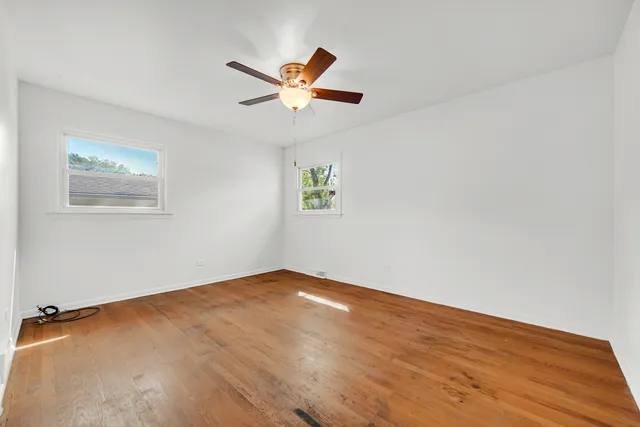 $255,999 | 511 West Arquilla Drive, Glenwood, IL 60425