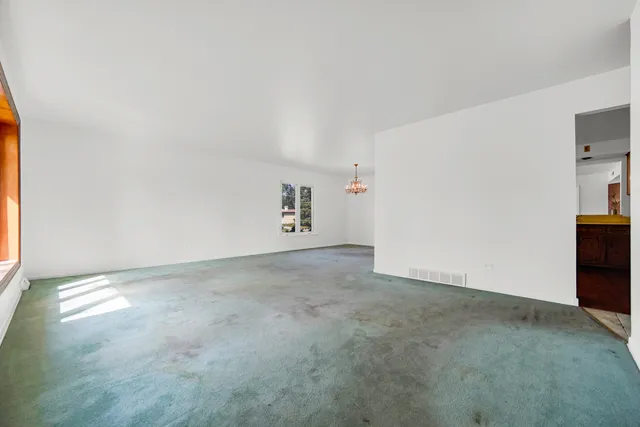 $255,999 | 511 West Arquilla Drive, Glenwood, IL 60425