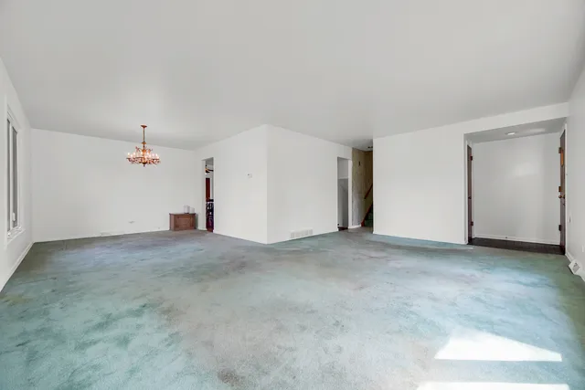 $255,999 | 511 West Arquilla Drive, Glenwood, IL 60425