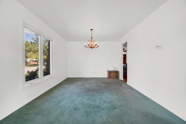 $255,999 | 511 West Arquilla Drive, Glenwood, IL 60425