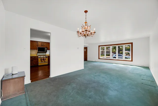 $255,999 | 511 West Arquilla Drive, Glenwood, IL 60425