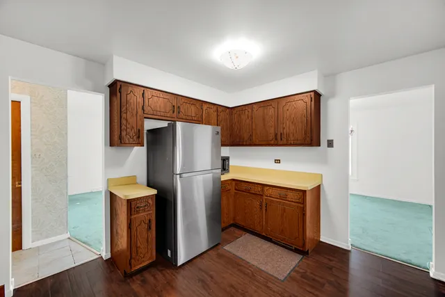 $255,999 | 511 West Arquilla Drive, Glenwood, IL 60425