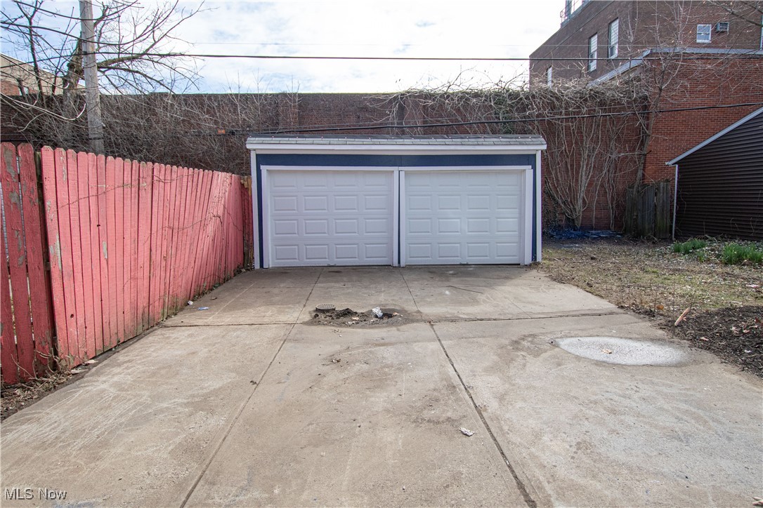 1635 Hillcrest Road Cleveland, OH 44118 - Photo 3 of 38 Gallery Image 3
