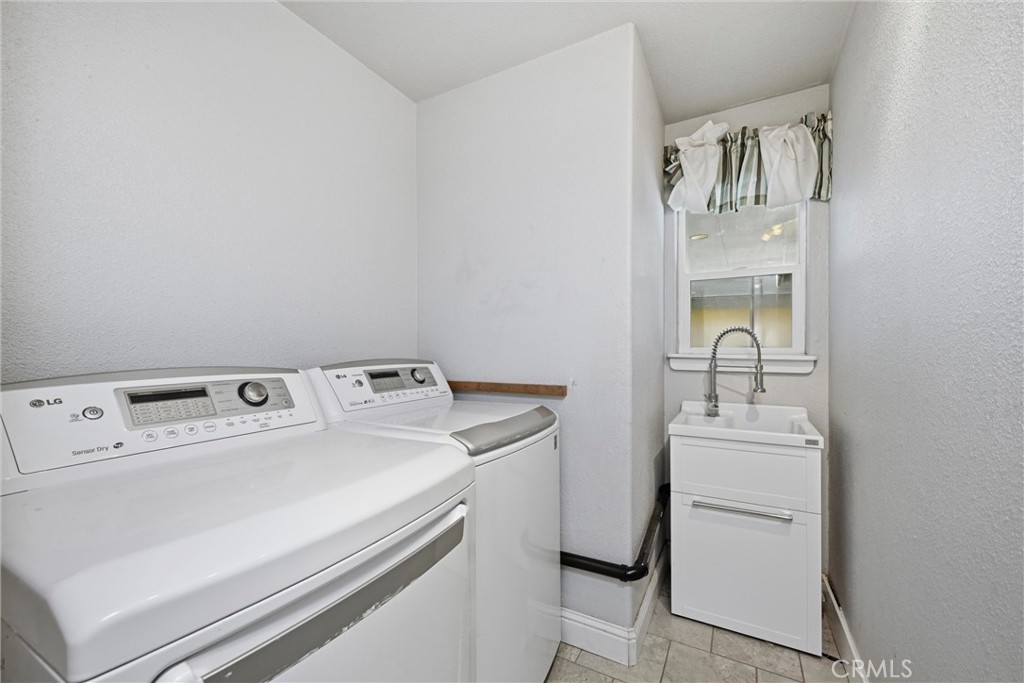 16906 Greenridge Road Hidden Valley Lake, CA 95467 - Photo 15 of 24 a utility room with dryer and washer