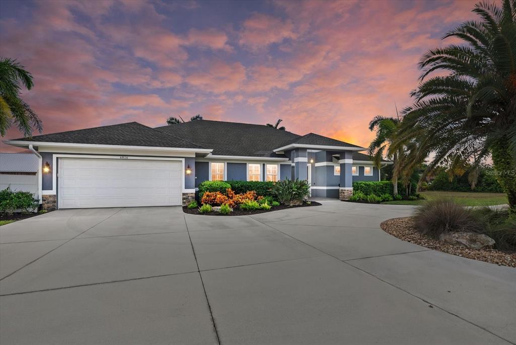 6816 Hawkins Road Sarasota, FL 34241 - Photo 3 of 60 front view of a house with a garden