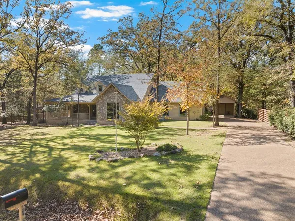 a view of a yard in front of the house