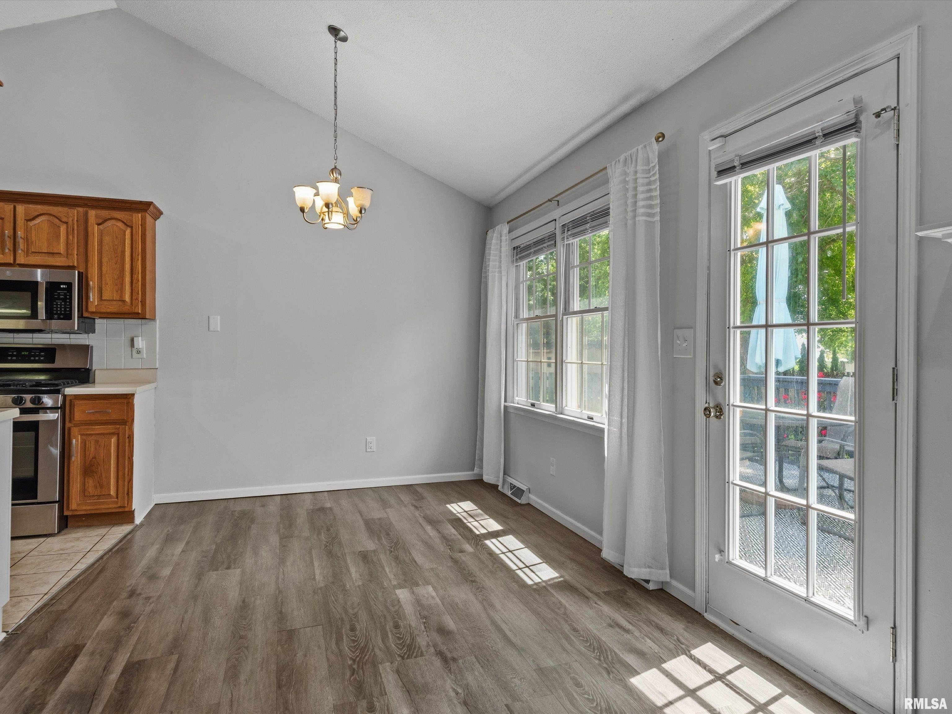 1212 Dani Lane Springfield, IL 62712 - Photo 8 of 34 Gallery Image 8