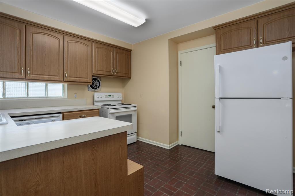 21235 River Road Grosse Pointe Woods, MI 48236 - Photo 16 of 33