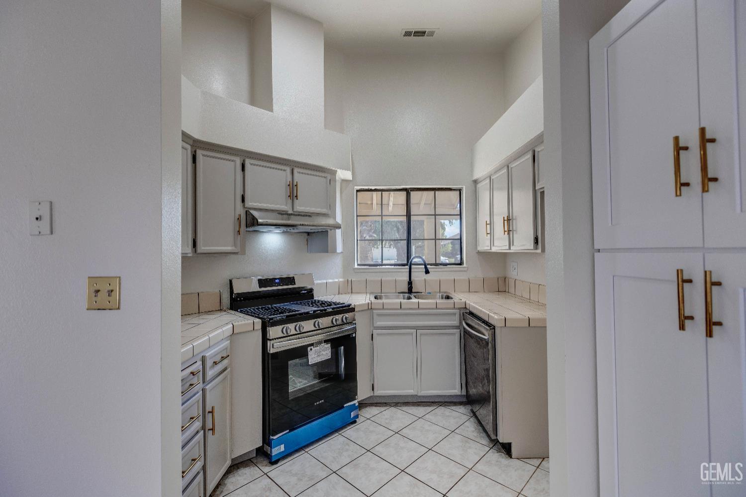 Undisclosed Address Bakersfield, CA 93307 - Photo 8 of 20