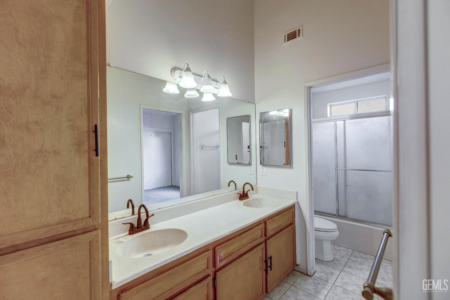 Undisclosed Address Bakersfield, CA 93307 - Photo 10 of 20