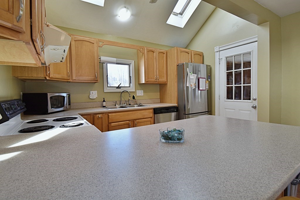 24 Russell Road Westfield, MA 01085 - Photo 10 of 39 Gallery Image 10