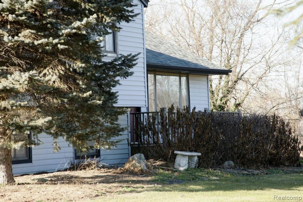 6479 Bullard Road Fenton, MI 48430 - Photo 4 of 32 front pic.jpg