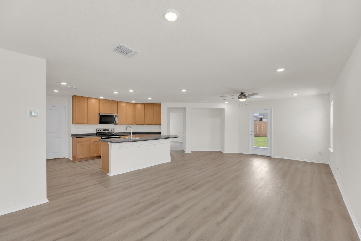 200 Colonel McNally Cove Jarrell, TX 76537 - Photo 3 of 40