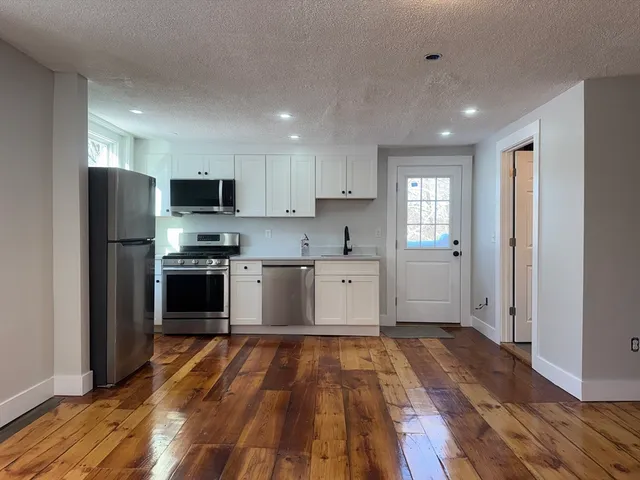 $1,900 | 25 Pine Street, Unit 2, Westford, MA 01886