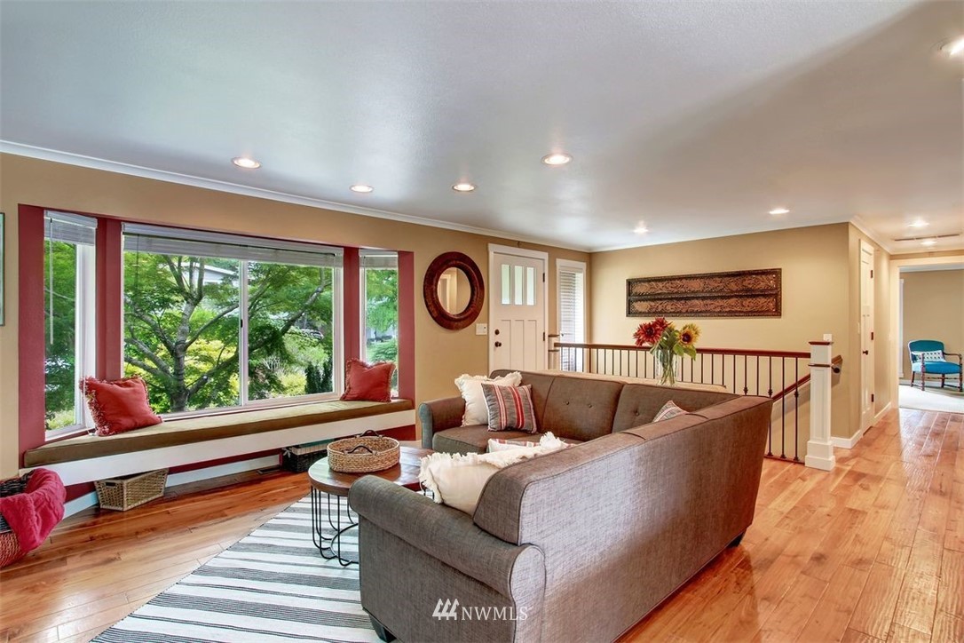 9429 215th Street Southwest Edmonds, WA 98020 - Photo 11 of 30 Gallery Image 11
