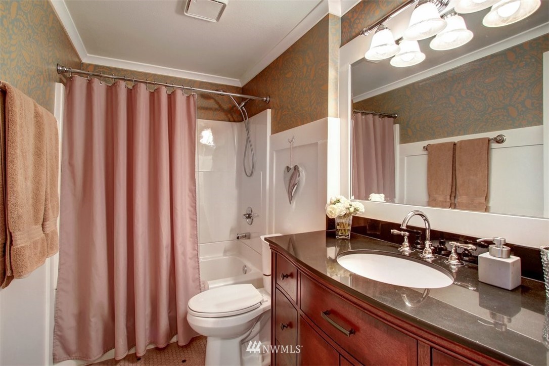 9429 215th Street Southwest Edmonds, WA 98020 - Photo 13 of 30 Gallery Image 13