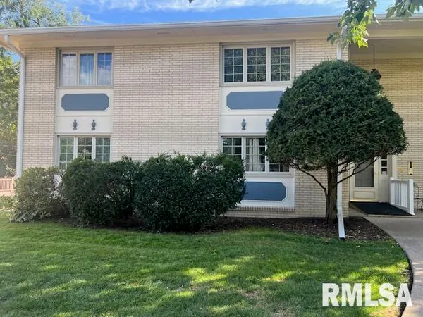 $96,000 | 940 17th Street, Unit 4, Moline, IL 61265