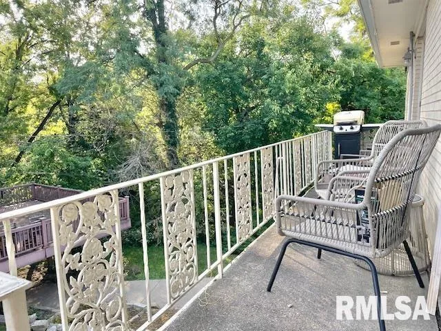 $96,000 | 940 17th Street, Unit 4, Moline, IL 61265