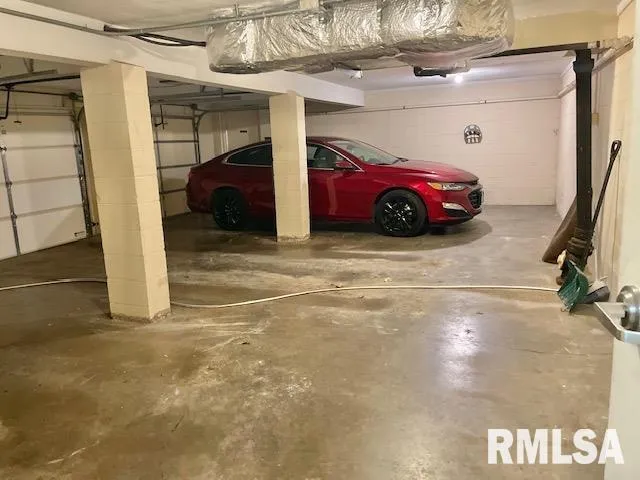 $96,000 | 940 17th Street, Unit 4, Moline, IL 61265