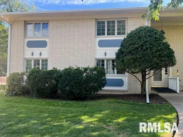 $96,000 | 940 17th Street, Unit 4, Moline, IL 61265