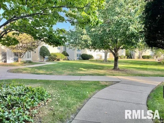 $96,000 | 940 17th Street, Unit 4, Moline, IL 61265