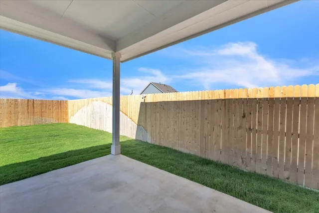 a view of a backyard with barn