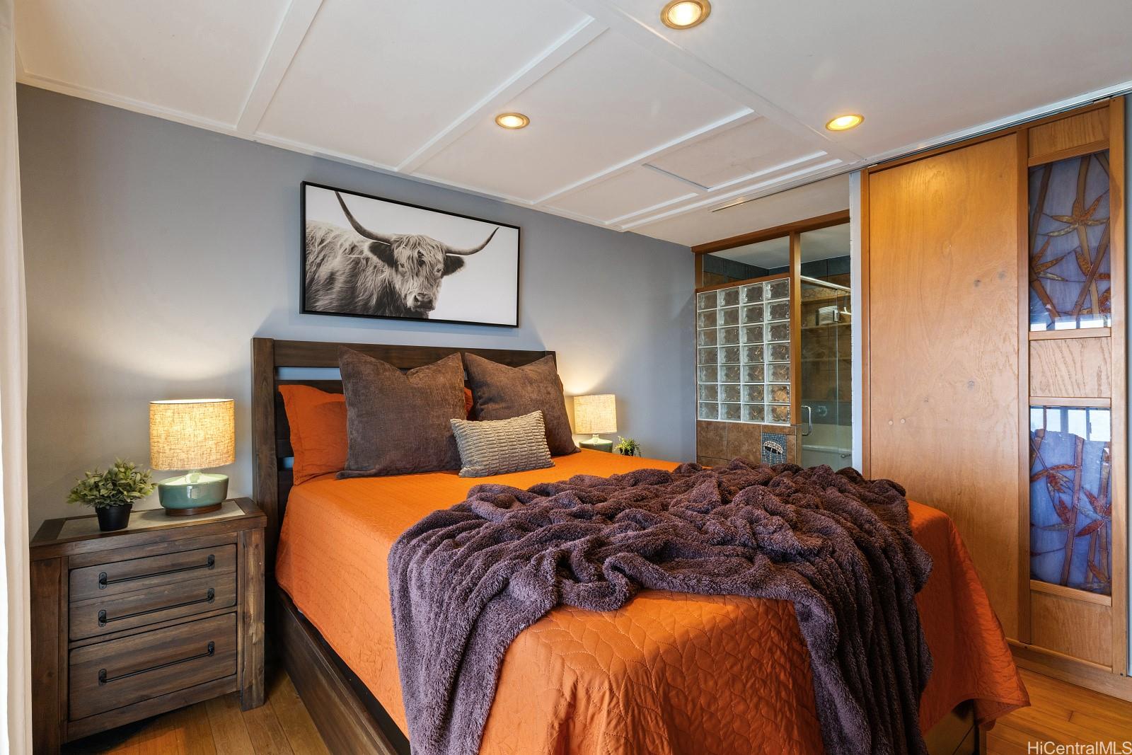 92-905 Hame Place, Unit 19203 Kapolei, HI 96707 - Photo 12 of 23 a bedroom with a bed and a painting on the wall