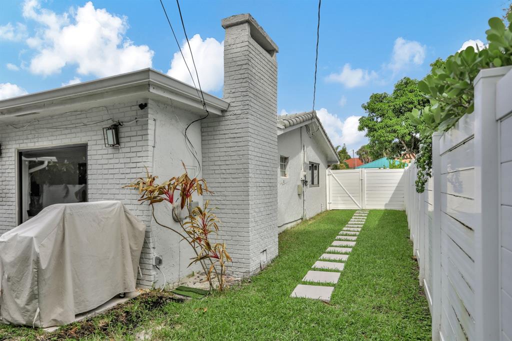 1035 Northwest 5th Avenue Boca Raton, FL 33432 - Photo 43 of 50 a view of a house with a yard