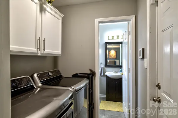 a view of an entryway with livingroom