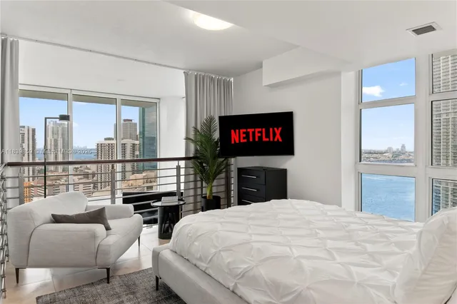 $695,000 | 41 Southeast 5th Street, Unit 1901, Miami, FL 33131